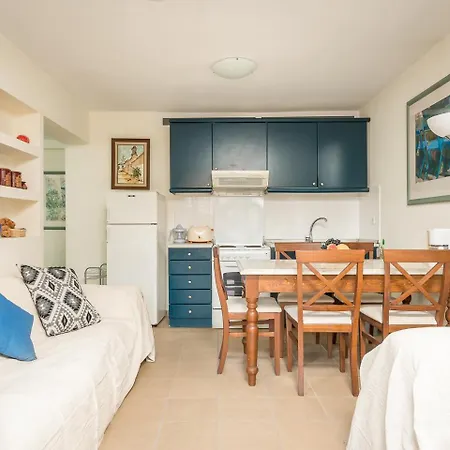 בית נופש Barbati Beach Bungalow